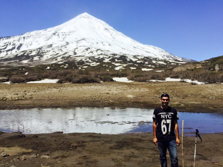 Entrevista: Ex-alumno Rohan Chandra explora los derechos humanos en Chile
