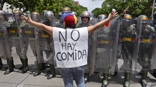 La crisis en Venezuela: Presidente Maduro se convierte en un dictador