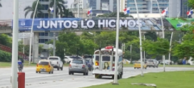 Cartel de "Juntos lo hicimos" en las calles de la Ciudad de Panamá, en conmemoración de la apertura del canal ampliado.