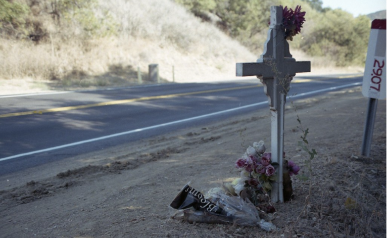 La cruz al lado del camino